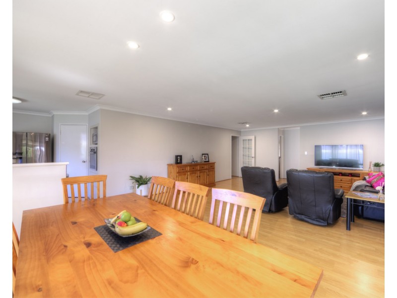 194 Sultana Rd E, Forrestfield WA 6058