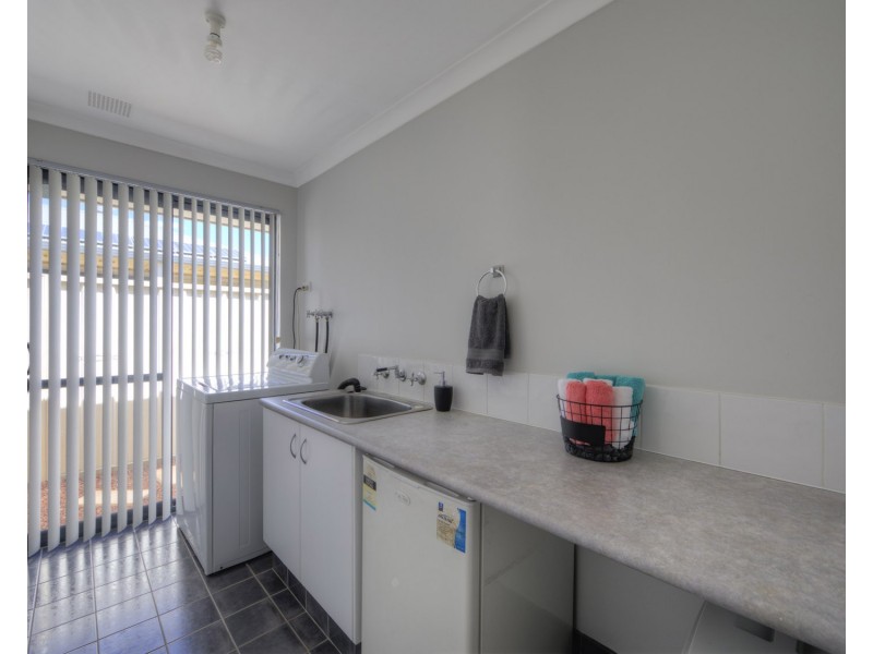194 Sultana Rd E, Forrestfield WA 6058