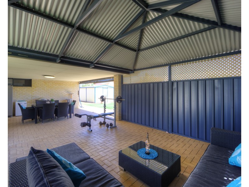 194 Sultana Rd E, Forrestfield WA 6058