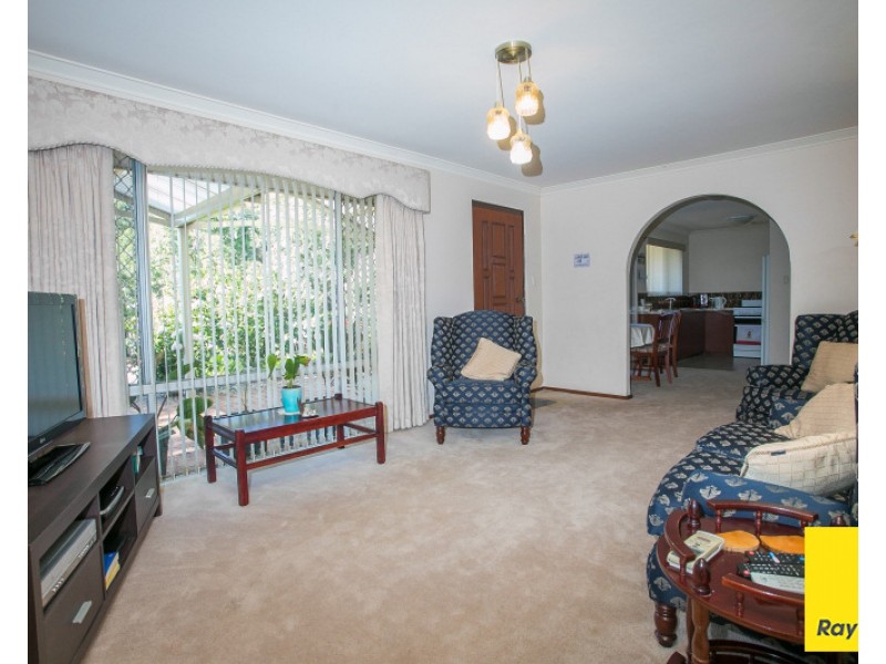 2 Flora Terrace, Lesmurdie WA 6076