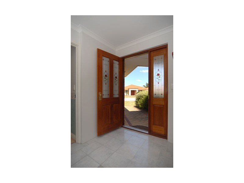 18 Thomasia Street, Huntingdale WA 6110