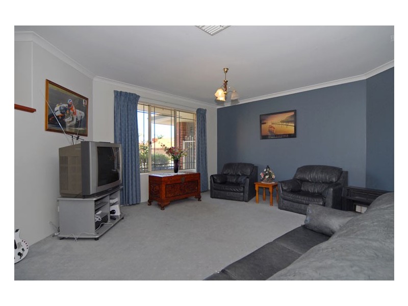 18 Thomasia Street, Huntingdale WA 6110