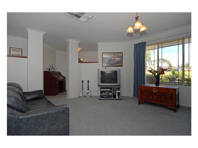 18 Thomasia Street, Huntingdale WA 6110