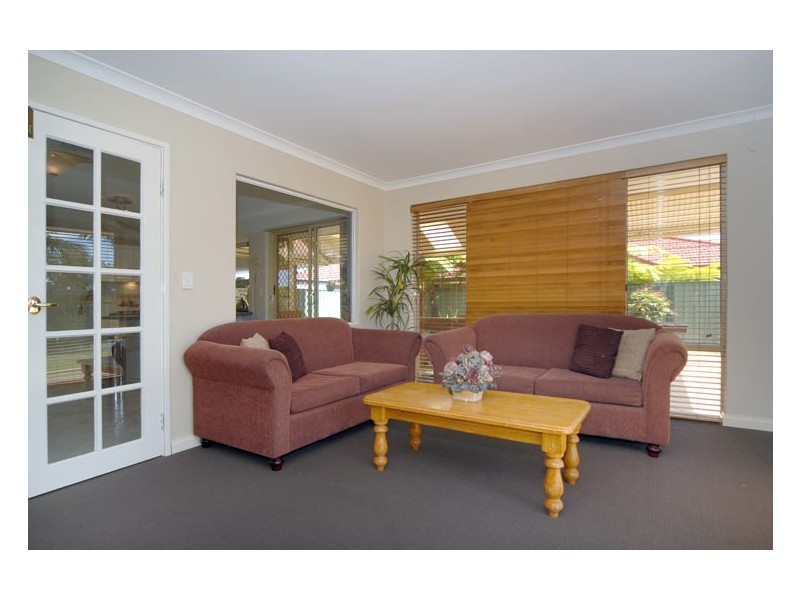 18 Thomasia Street, Huntingdale WA 6110