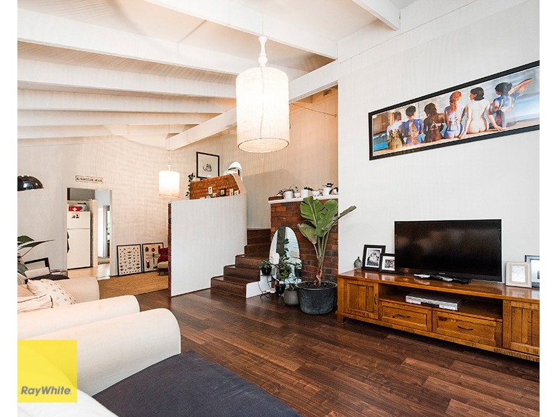 100 Lesmurdie Road, Lesmurdie WA 6076