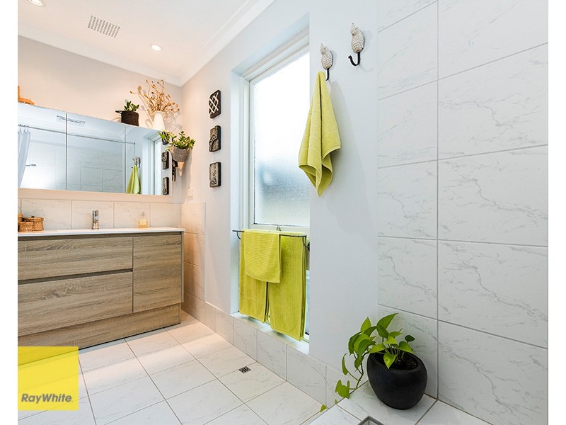 100 Lesmurdie Road, Lesmurdie WA 6076