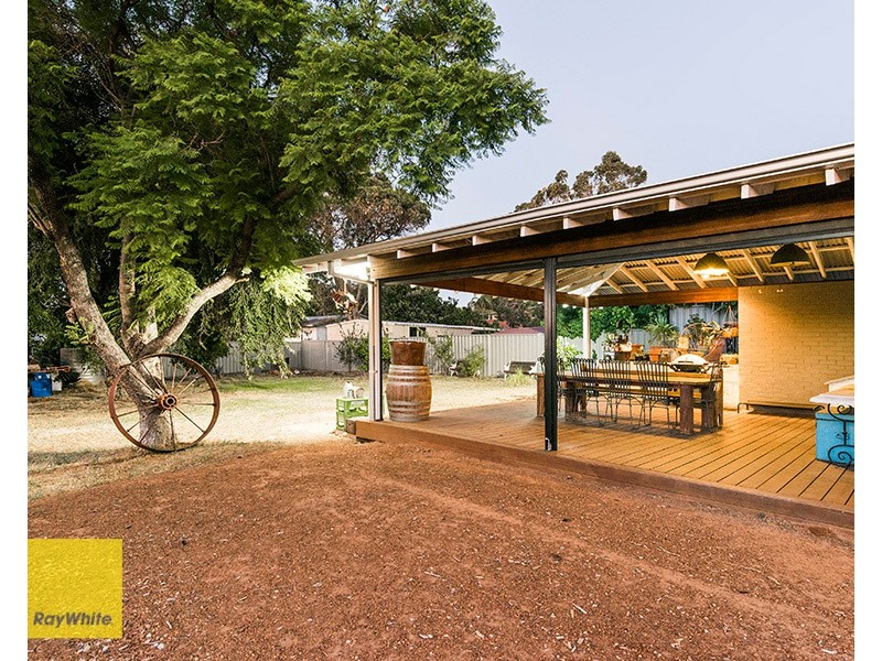 100 Lesmurdie Road, Lesmurdie WA 6076