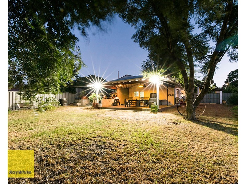100 Lesmurdie Road, Lesmurdie WA 6076