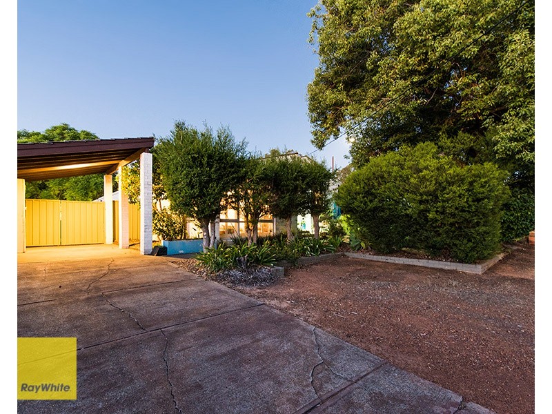 100 Lesmurdie Road, Lesmurdie WA 6076