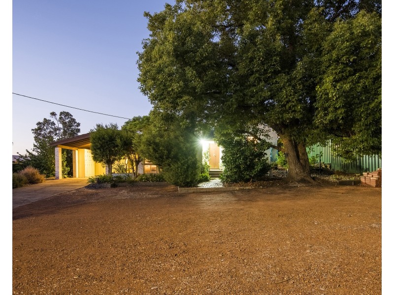 100 Lesmurdie Road, Lesmurdie WA 6076