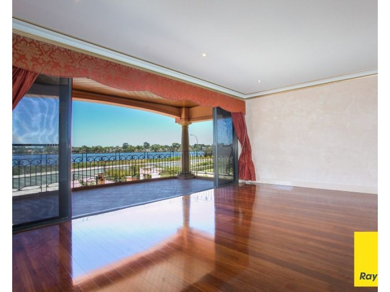 13 Salter Point Parade, Salter Point WA 6152