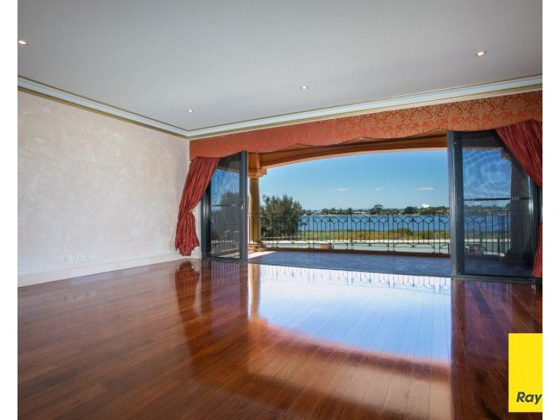 13 Salter Point Parade, Salter Point WA 6152