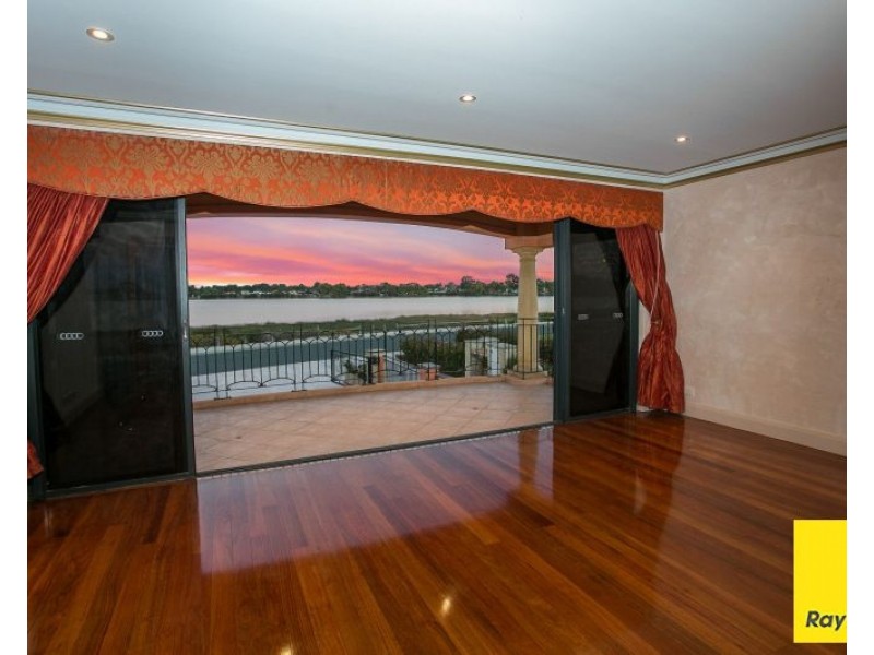 13 Salter Point Parade, Salter Point WA 6152