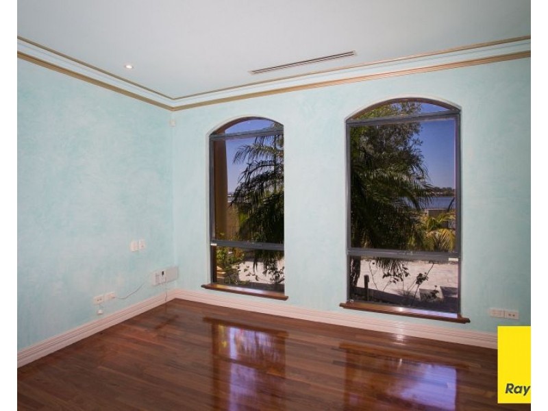 13 Salter Point Parade, Salter Point WA 6152