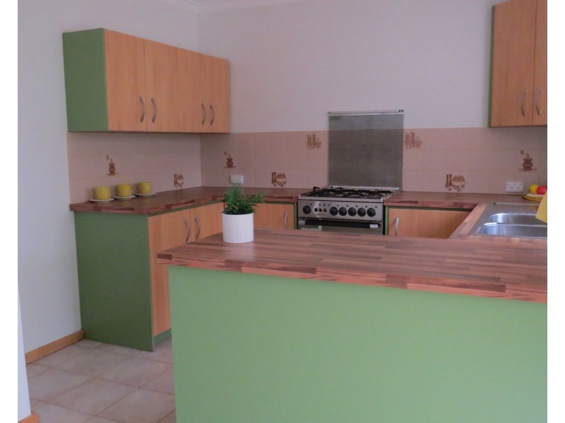 8/16 Leiden Place, Forrestfield WA 6058