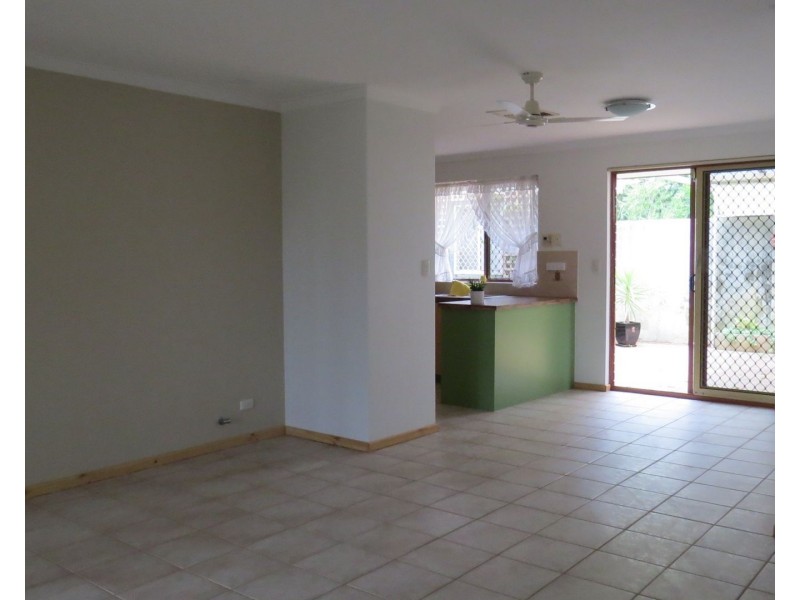 8/16 Leiden Place, Forrestfield WA 6058