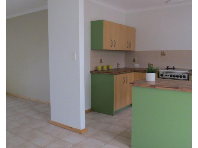 8/16 Leiden Place, Forrestfield WA 6058