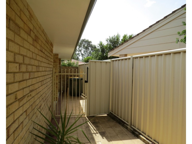 8/16 Leiden Place, Forrestfield WA 6058