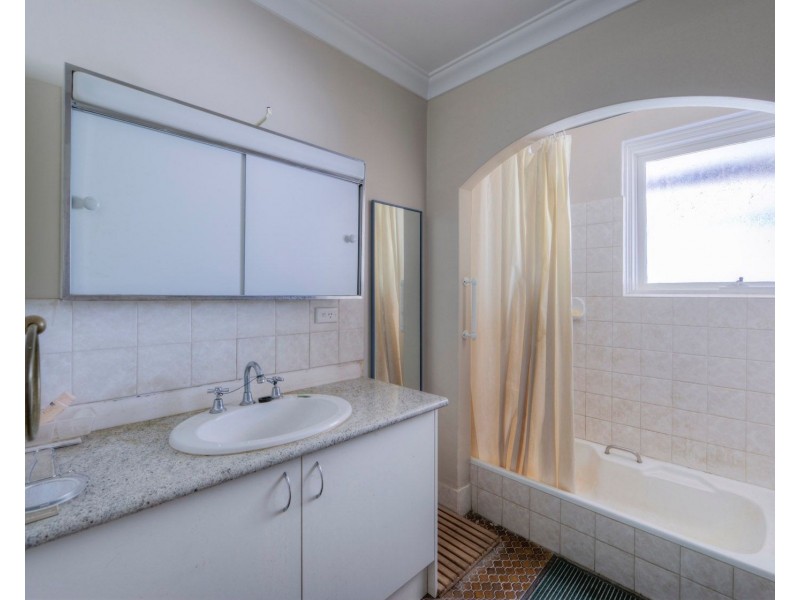 32 Bugendore Street, Maida Vale WA 6057