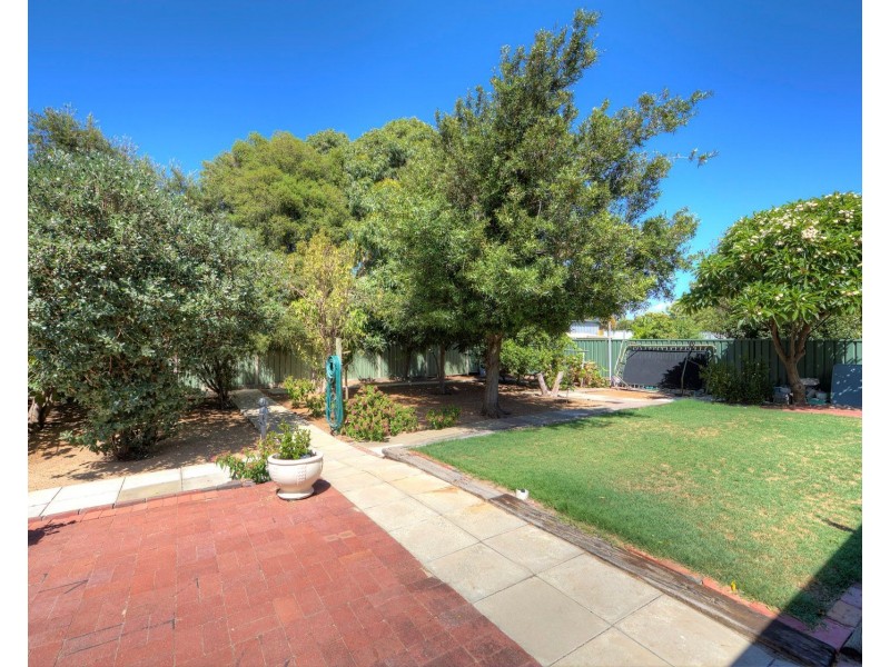 32 Bugendore Street, Maida Vale WA 6057