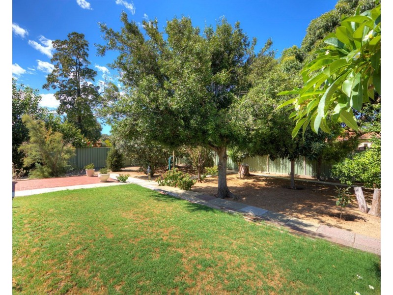 32 Bugendore Street, Maida Vale WA 6057