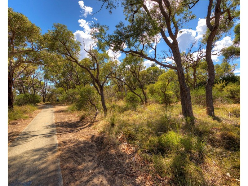 32 Bugendore Street, Maida Vale WA 6057