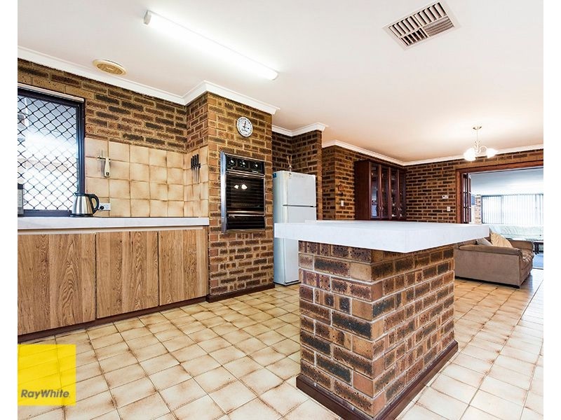 11 Kalmia Way, Forrestfield WA 6058