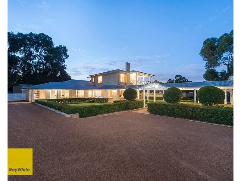 11 McNabb Place, Lesmurdie WA 6076