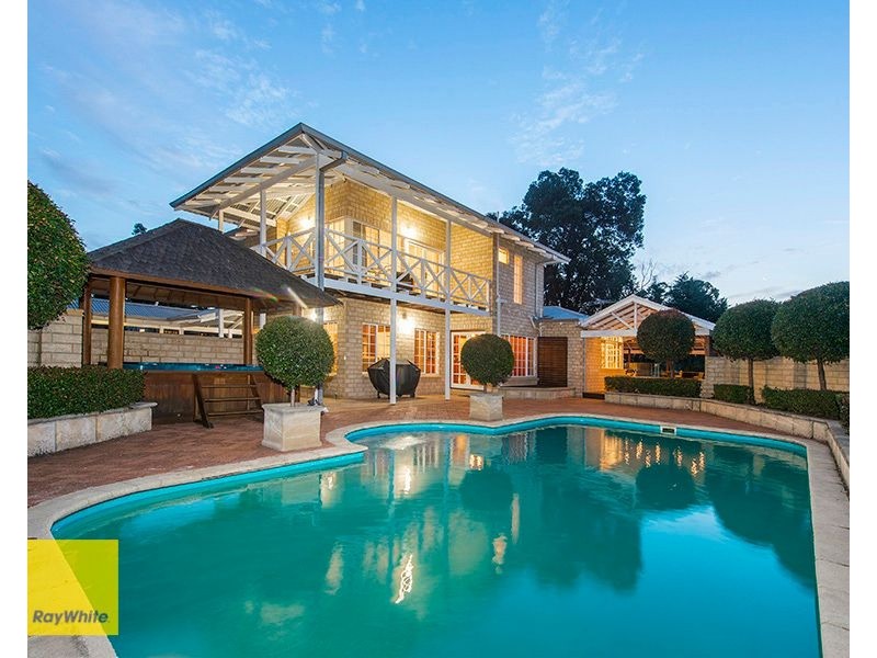 11 McNabb Place, Lesmurdie WA 6076