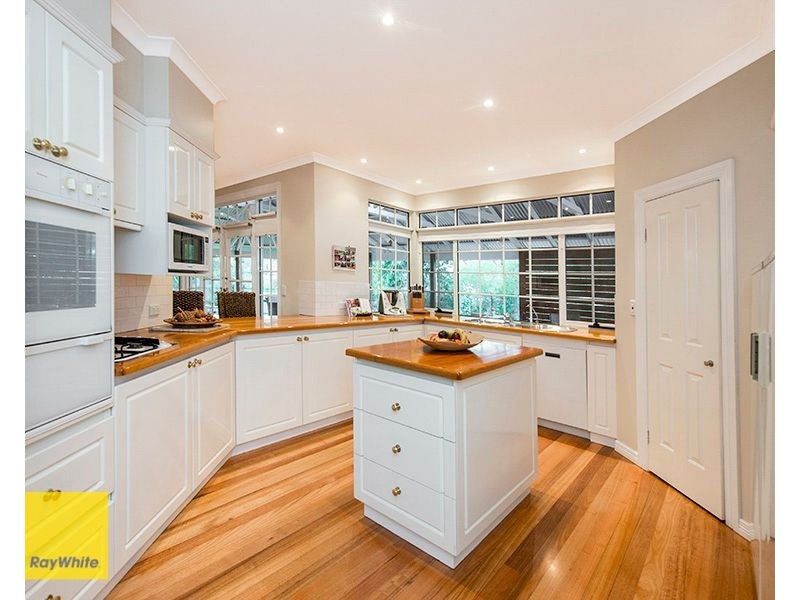 11 McNabb Place, Lesmurdie WA 6076