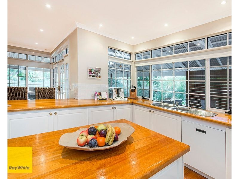 11 McNabb Place, Lesmurdie WA 6076