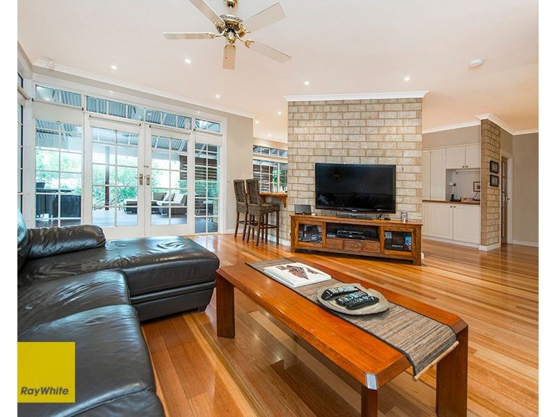 11 McNabb Place, Lesmurdie WA 6076