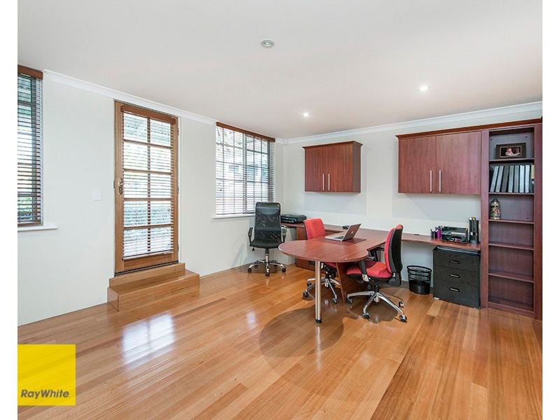 11 McNabb Place, Lesmurdie WA 6076