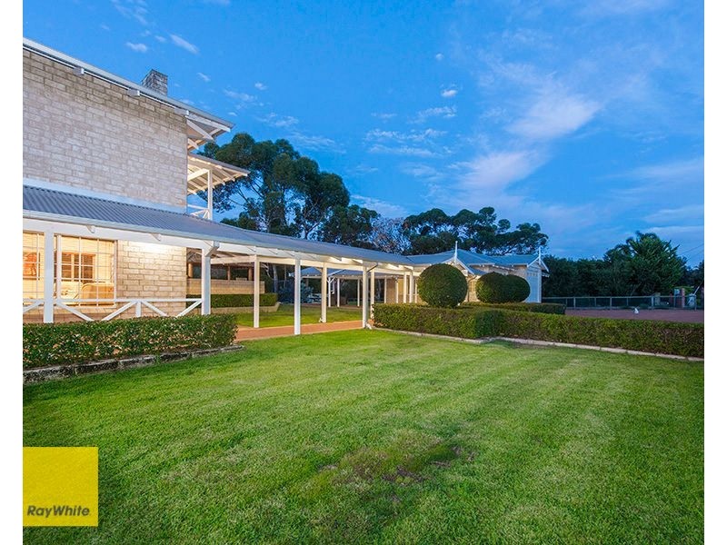 11 McNabb Place, Lesmurdie WA 6076