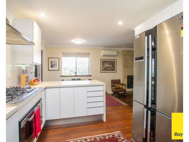 20 Mary Drive, Lesmurdie WA 6076