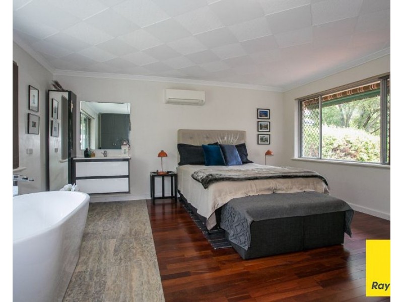 20 Mary Drive, Lesmurdie WA 6076