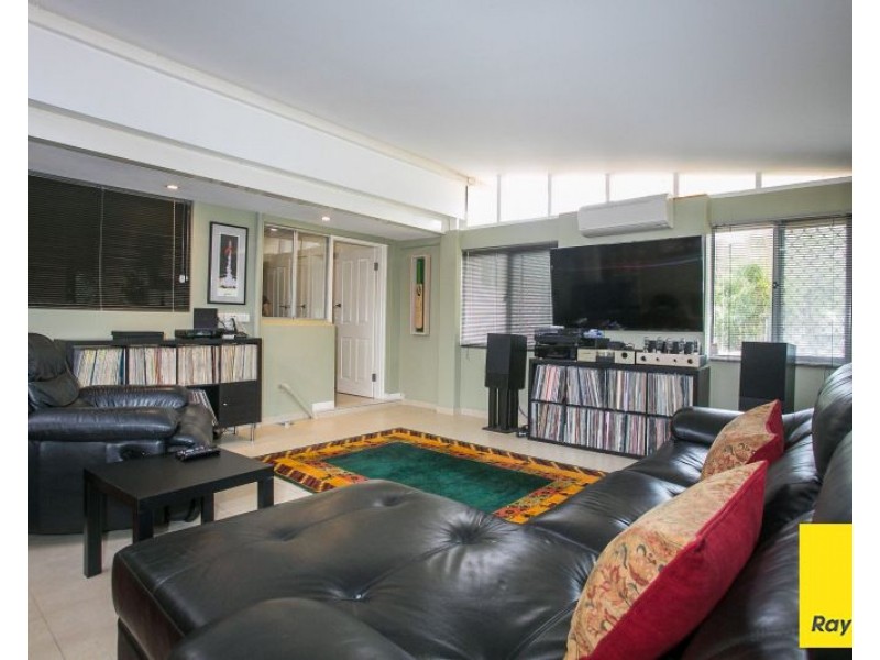 20 Mary Drive, Lesmurdie WA 6076