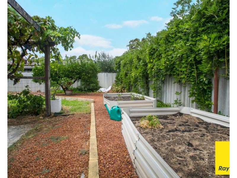 20 Mary Drive, Lesmurdie WA 6076