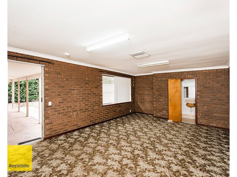 1 Gloucester Road, Kalamunda WA 6076