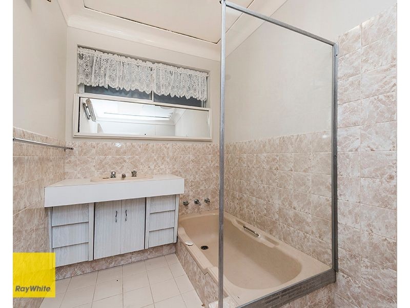 1 Gloucester Road, Kalamunda WA 6076