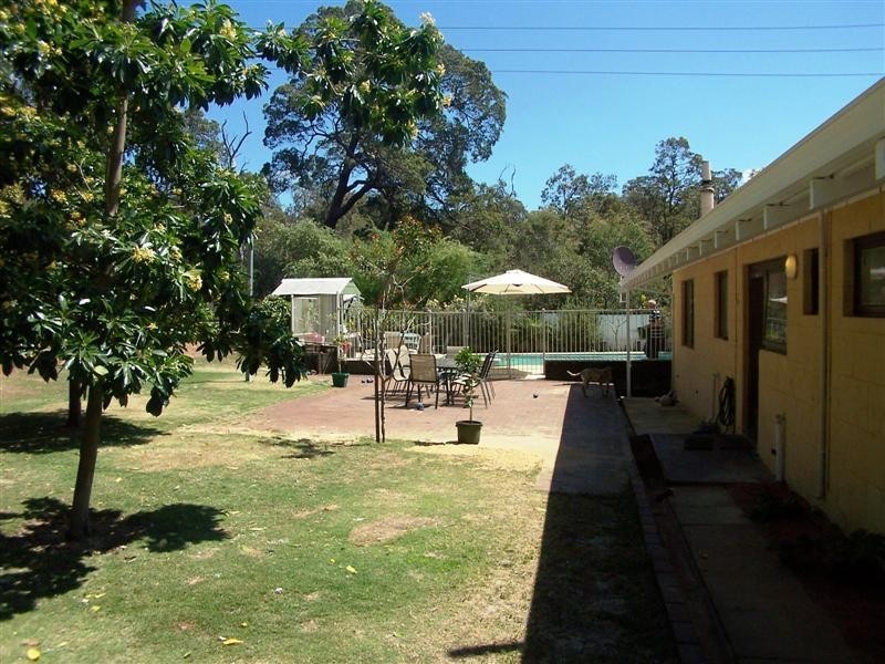 5 Standen Court, Kalamunda WA 6076