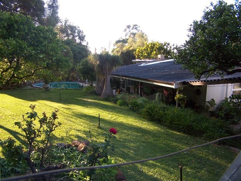 12 Taylor Road, Kalamunda WA 6076