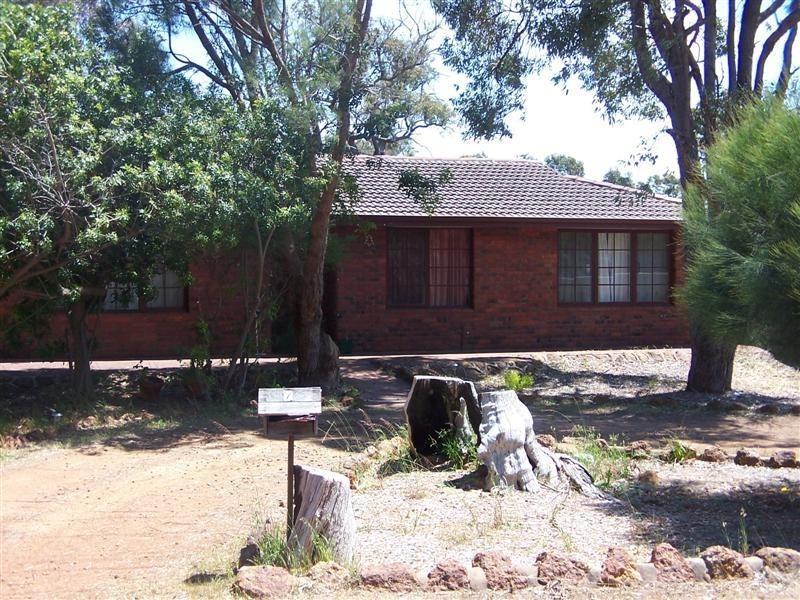 7 Guppy Road, Kalamunda WA 6076