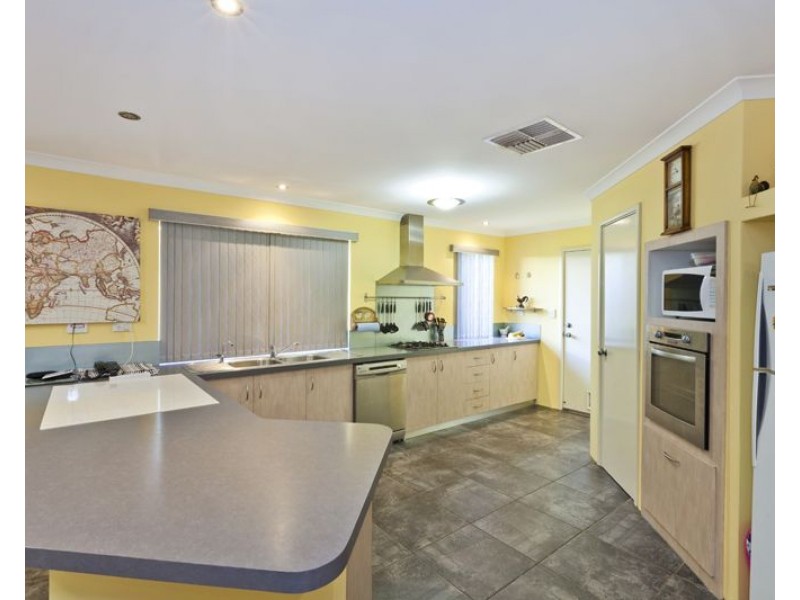 10 Thirlmere Way, High Wycombe WA 6057