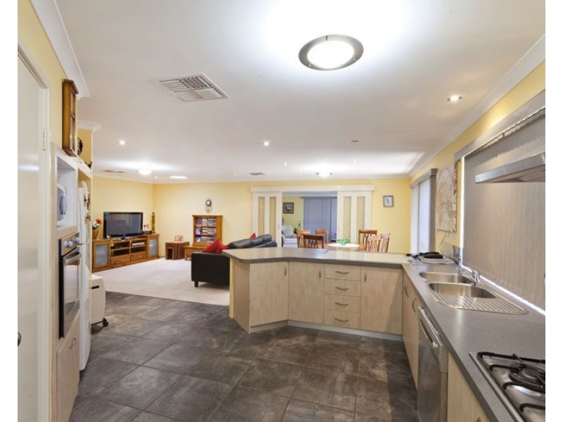 10 Thirlmere Way, High Wycombe WA 6057