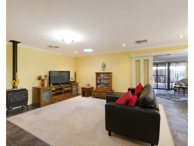 10 Thirlmere Way, High Wycombe WA 6057