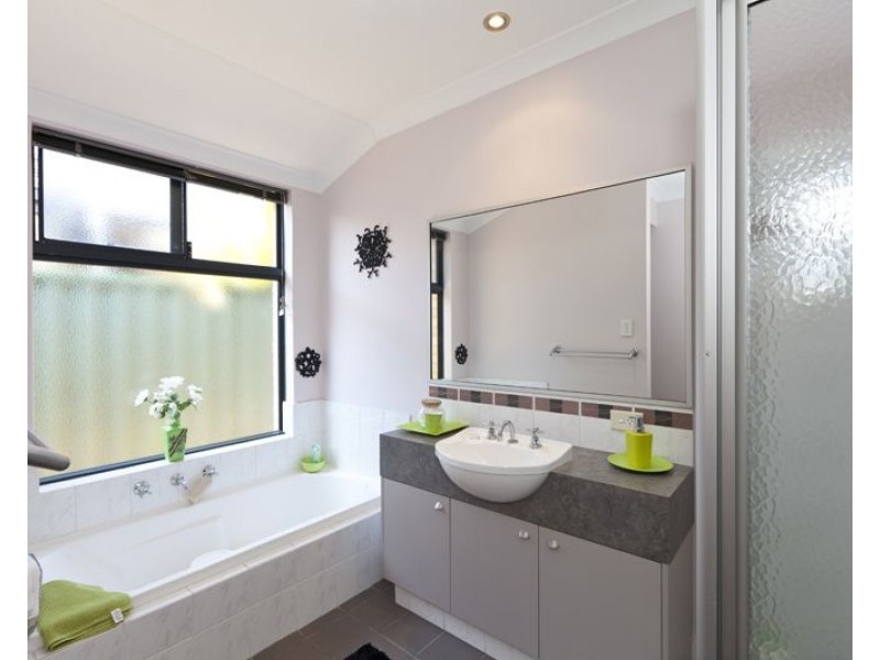 10 Thirlmere Way, High Wycombe WA 6057