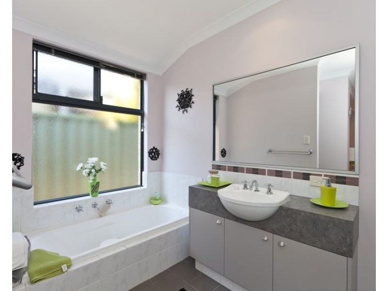 10 Thirlmere Way, High Wycombe WA 6057