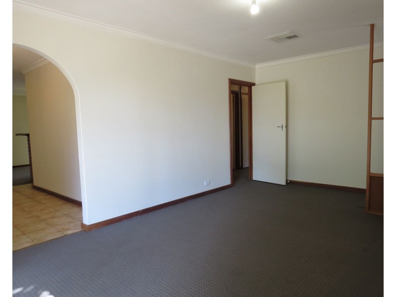 14 Worralda Street, Maida Vale WA 6057