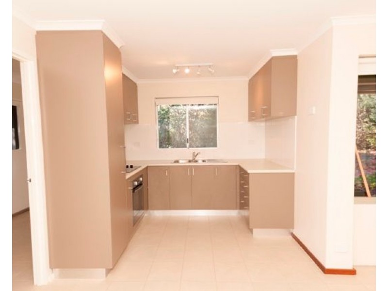 2/5 Varley Street, Lesmurdie WA 6076